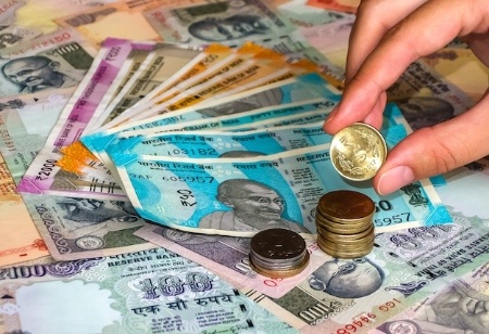 Why Is the Rupee Falling Against the US Dollar Despite Gains